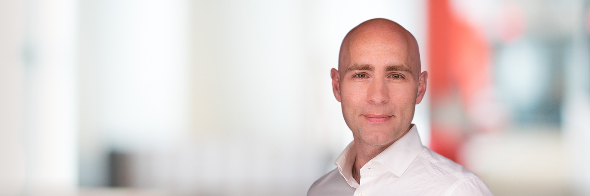 Headshot of Tom Rowland