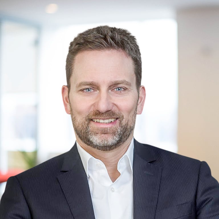 Headshot of Oliver Straehle