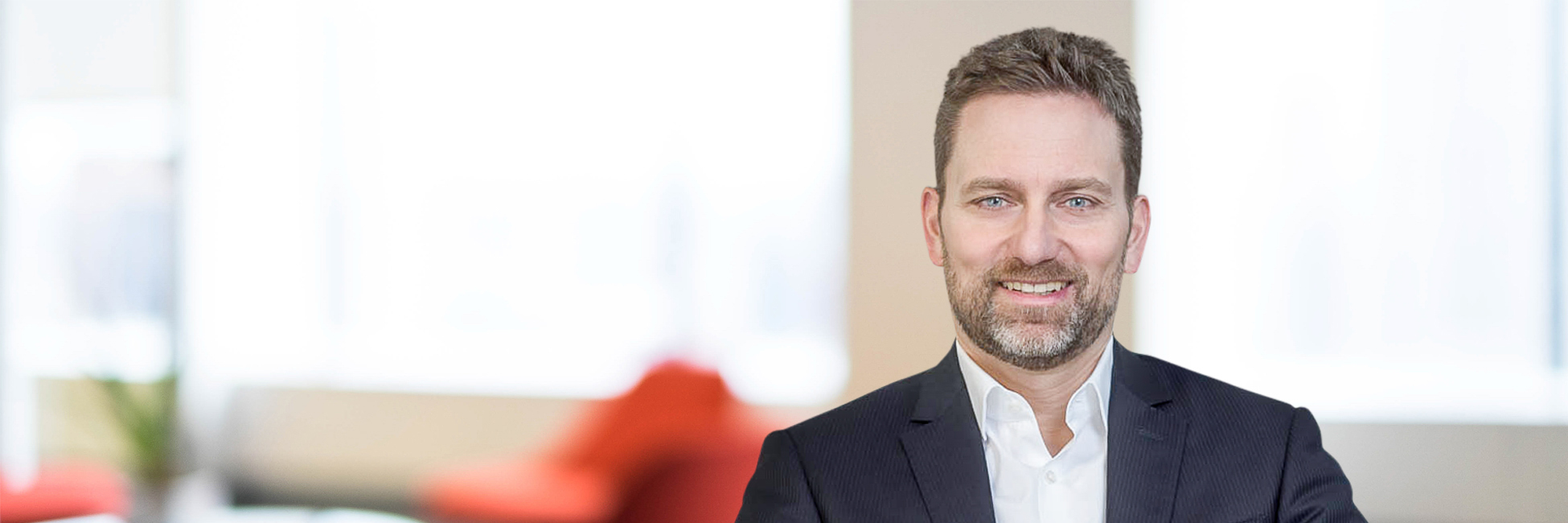 Headshot of Oliver Straehle