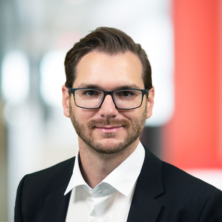 Headshot of Holger Lipowsky