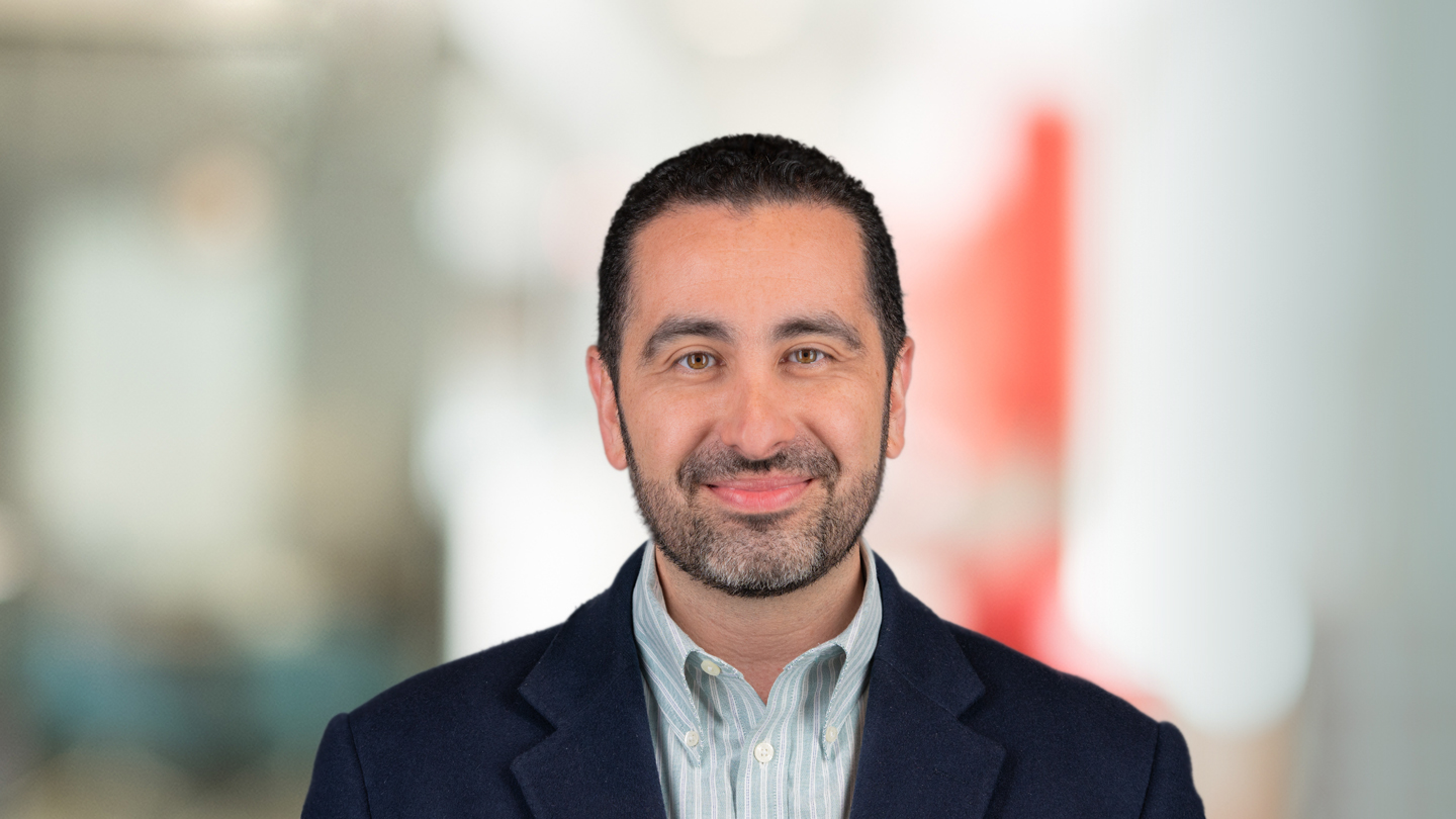 Headshot of Carlos Martínez