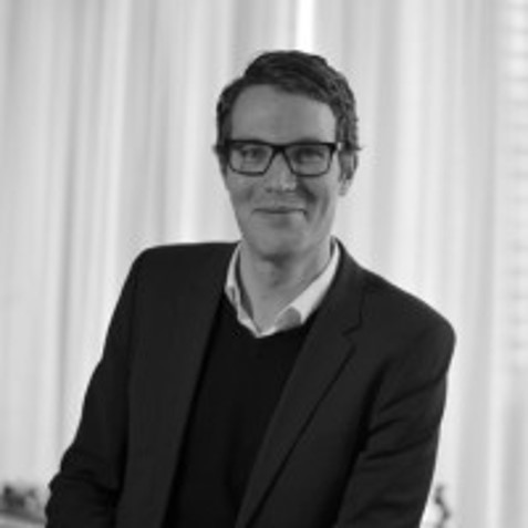 Headshot of Jacek Kaminski