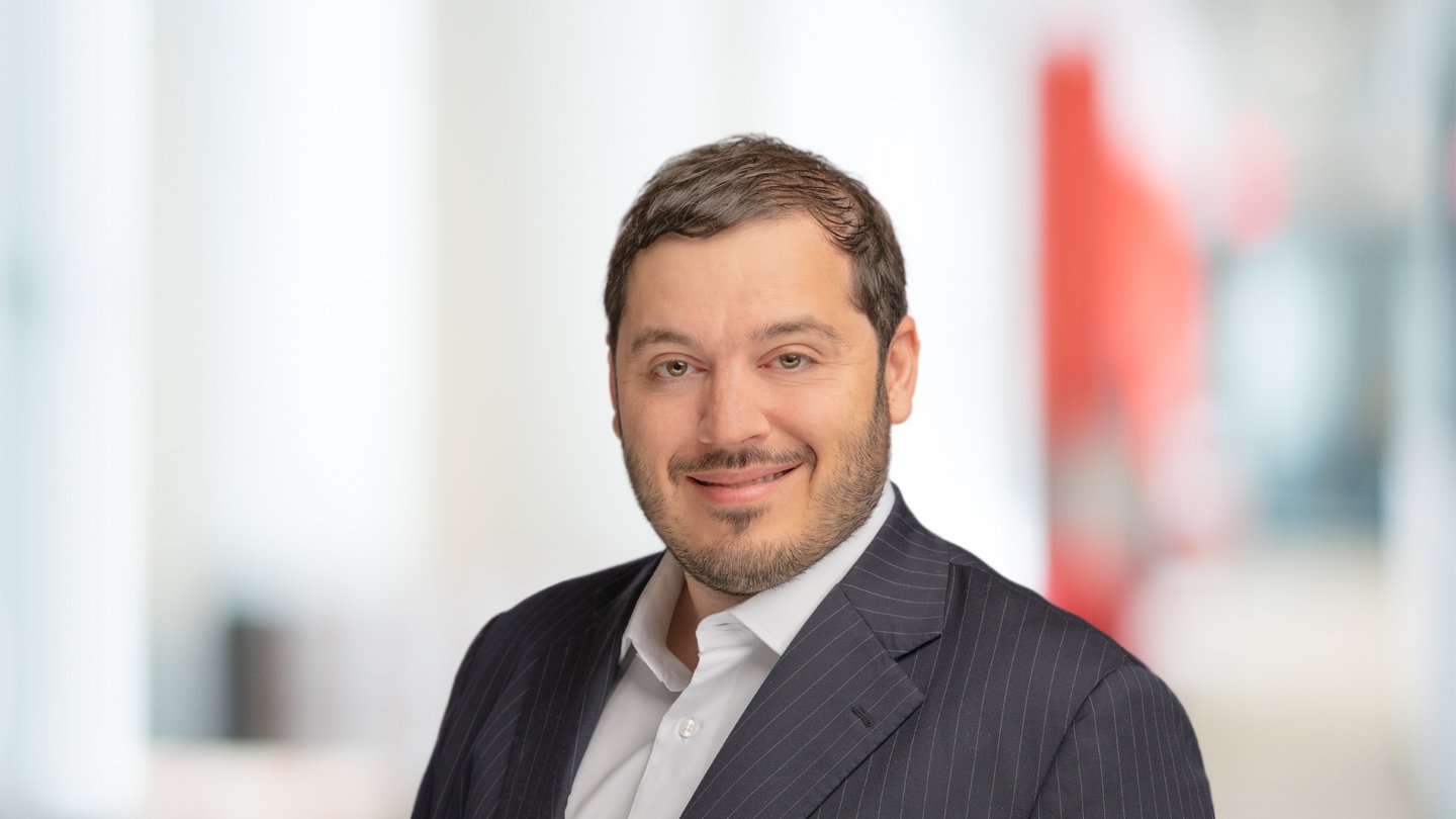 Headshot of André Santos