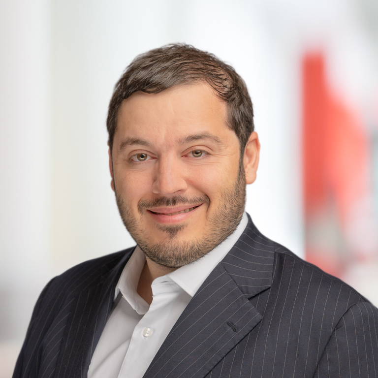 Headshot of André Santos