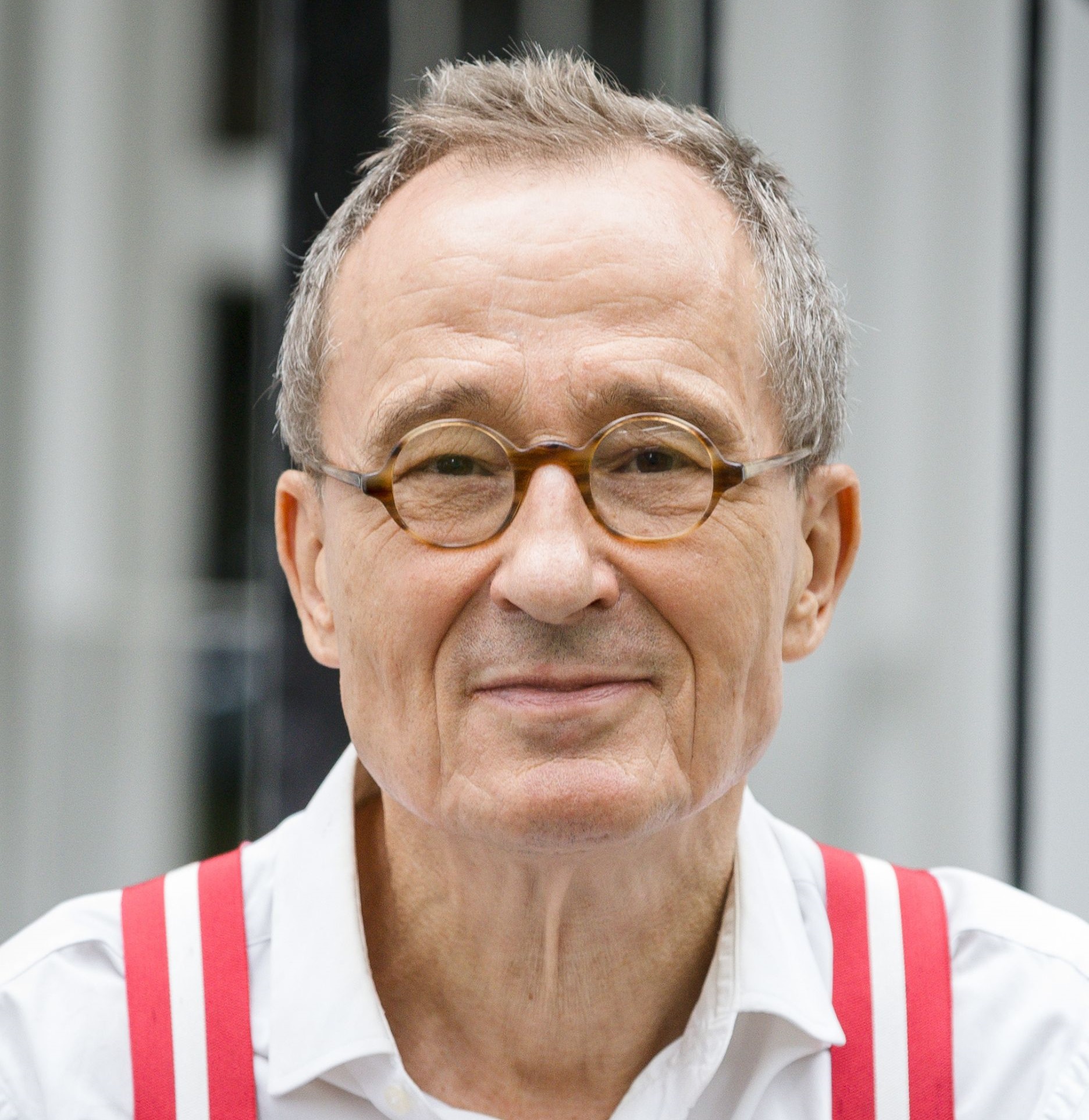 Headshot of Hans Vriens
