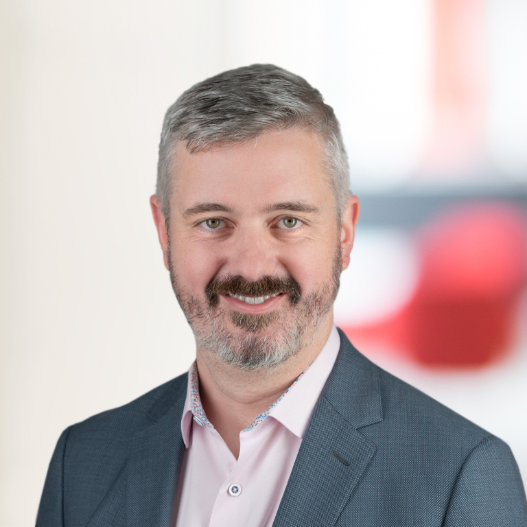 Headshot of Simon Porter