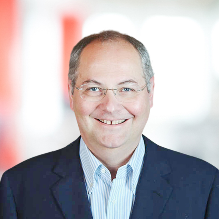 Headshot of Roberto Nava