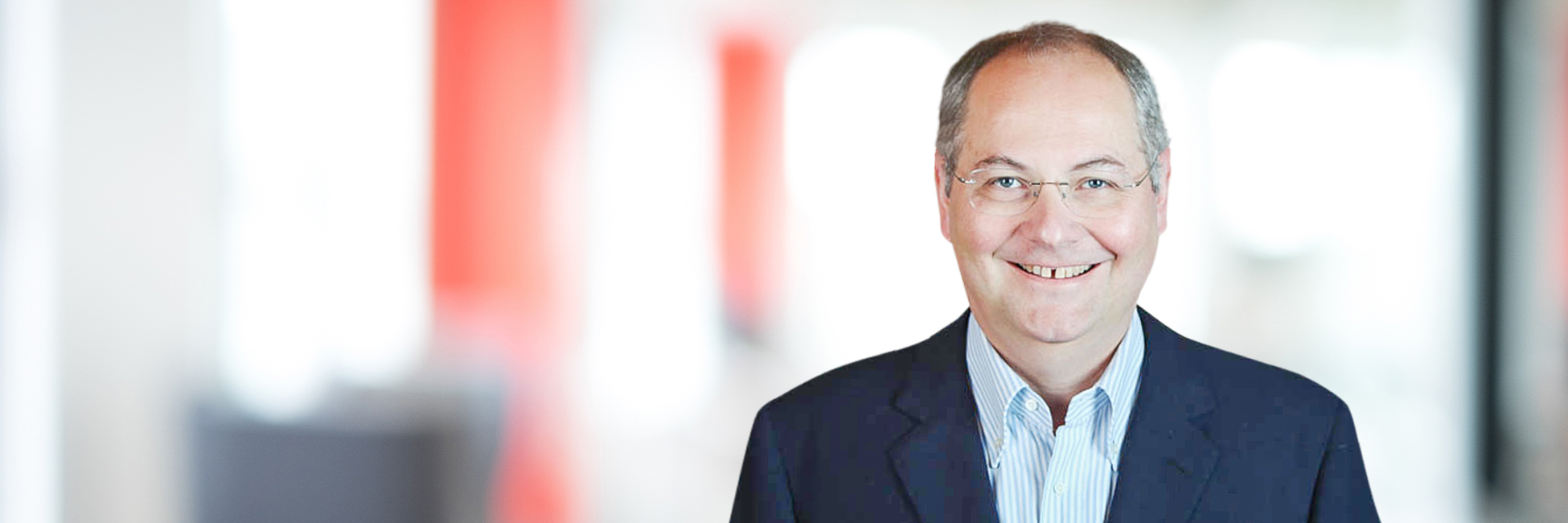 Headshot of Roberto Nava