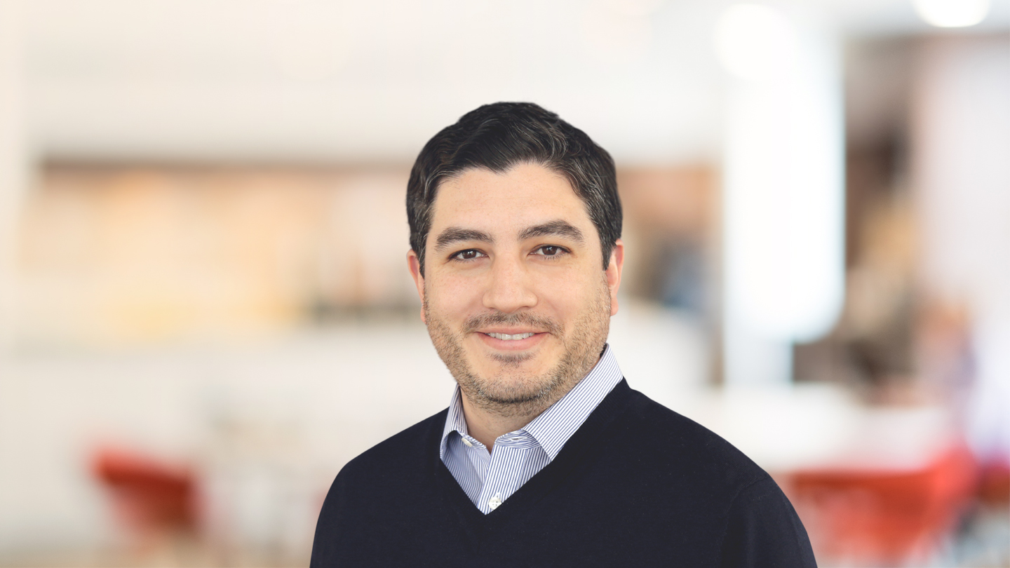 Headshot of Carlos Cruz