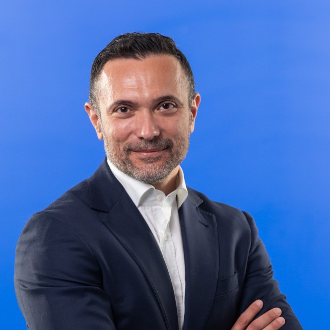 Headshot of Roberto Catanzaro