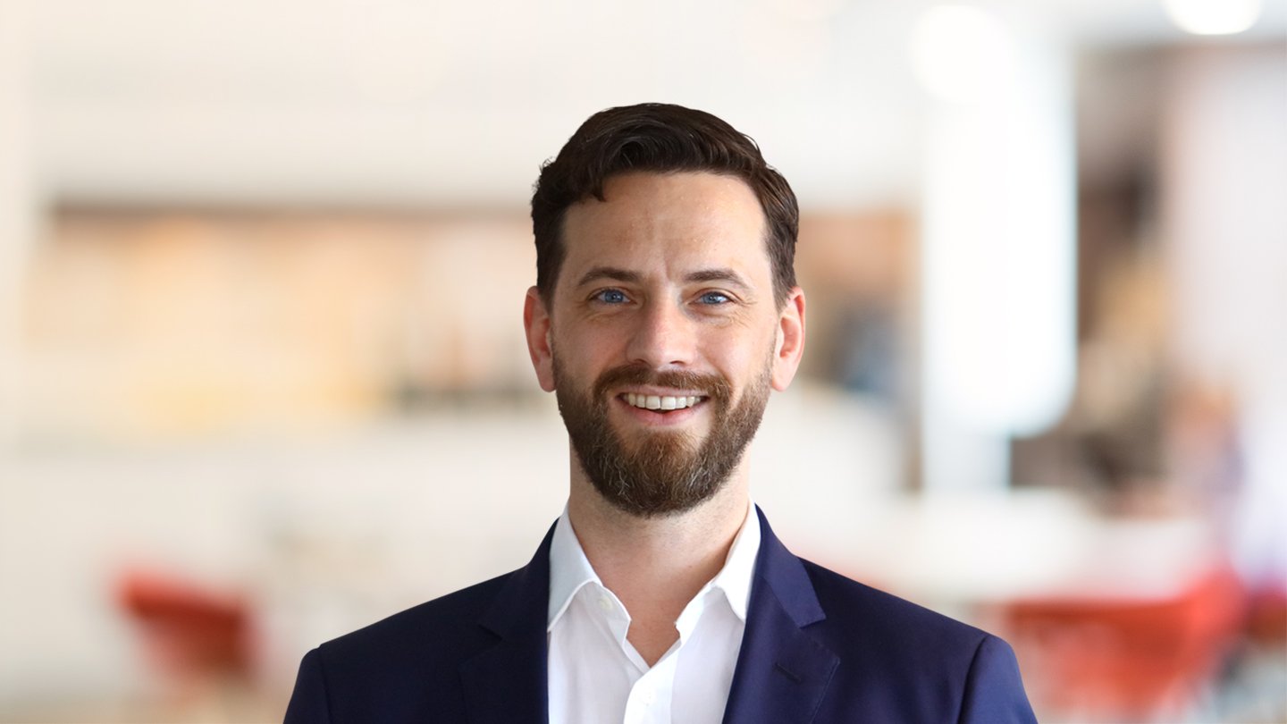 Headshot of Jürg Kronenberg