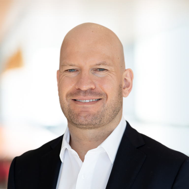 Headshot of Simon Kloeckner