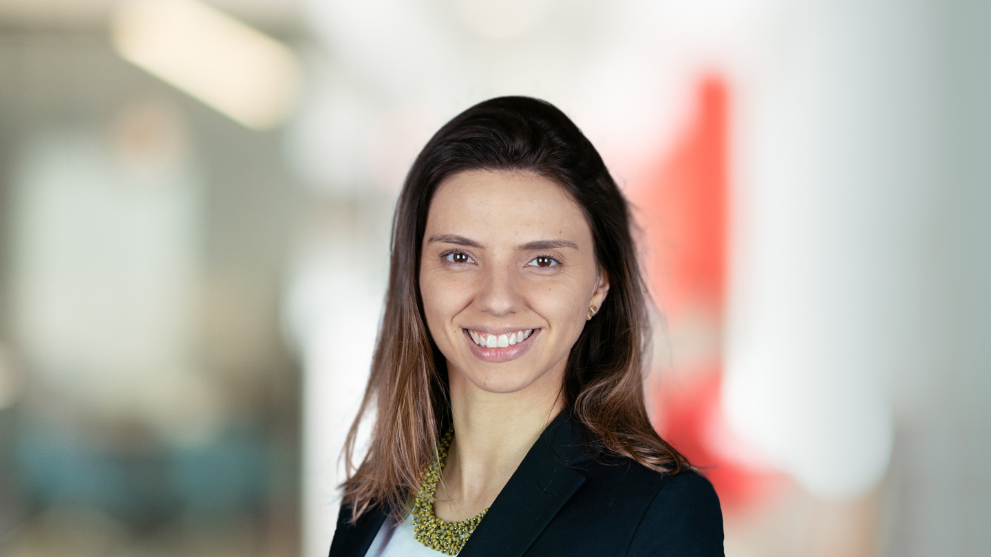 Headshot of Lívia Moura