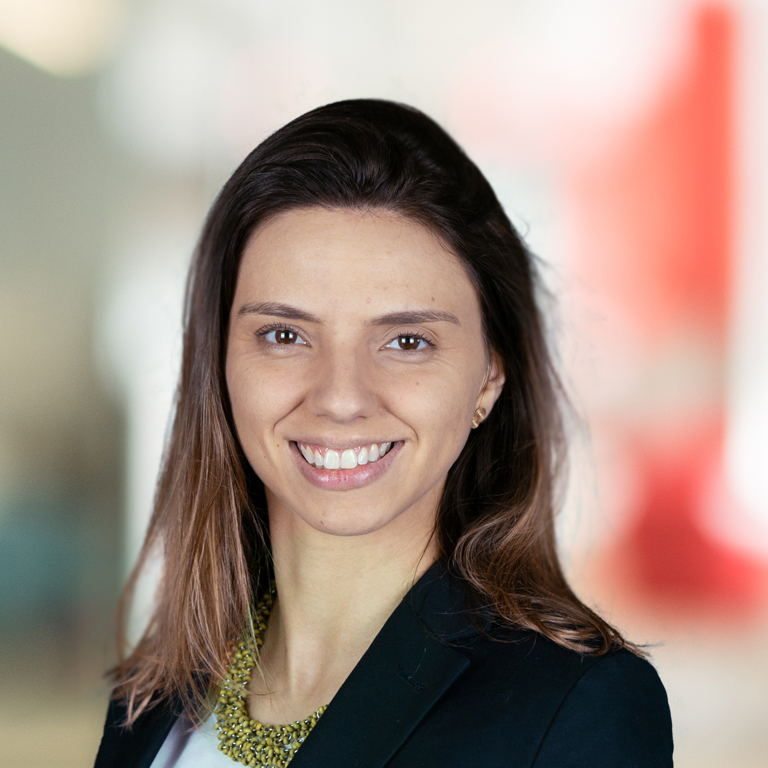 Headshot of Lívia Moura