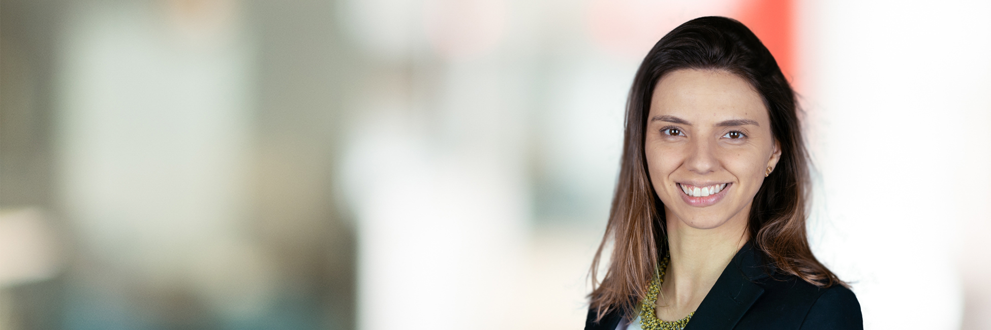 Headshot of Lívia Moura