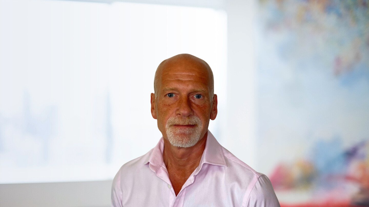 Headshot of Andy Hopkins