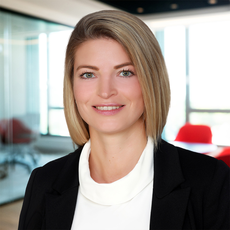 Headshot of Lisa Kabus