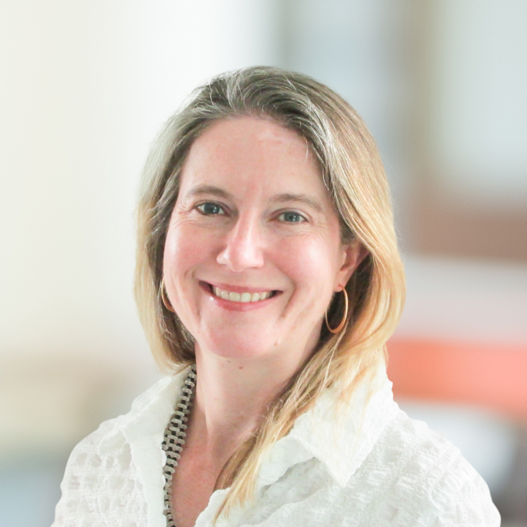 Headshot of Lucy Cummings