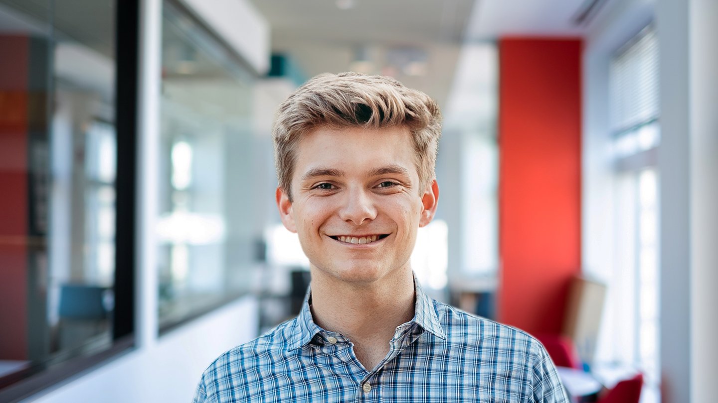 Headshot of Ethan Roos