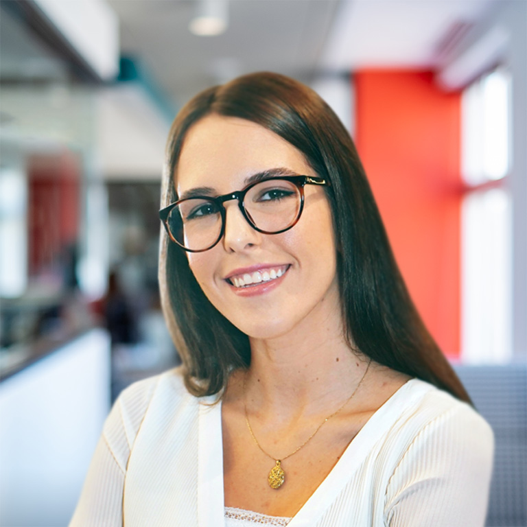 Headshot of Isabela Padovan