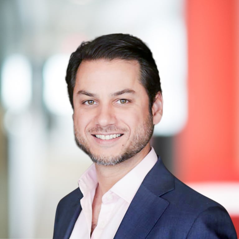 Headshot of André Pires de Carvalho