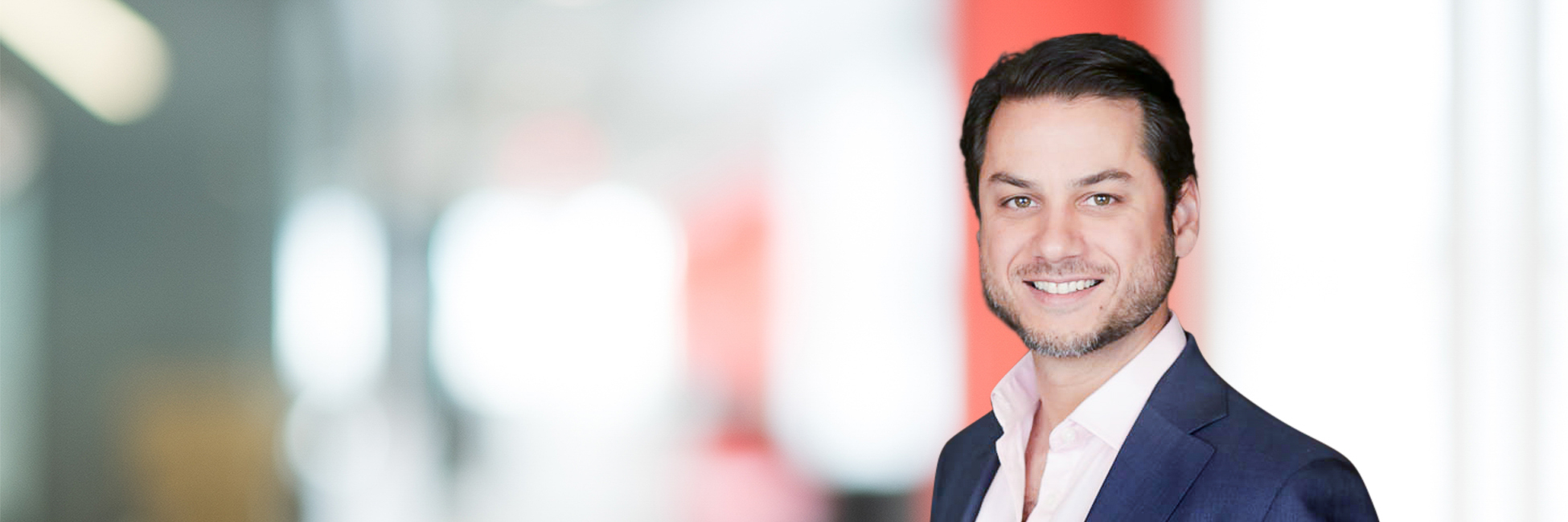 Headshot of André Pires de Carvalho