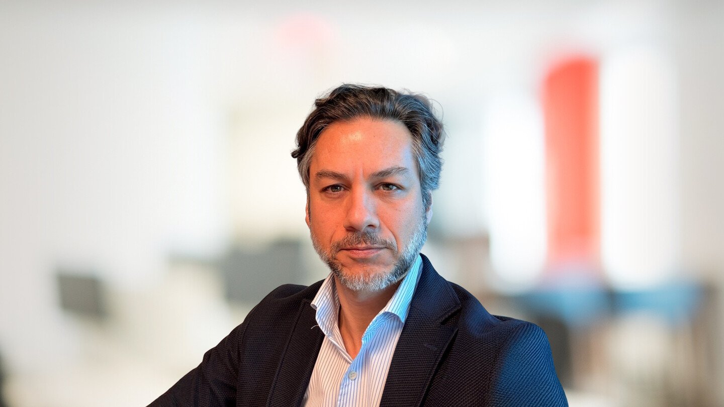 Headshot of Andre Carvalho