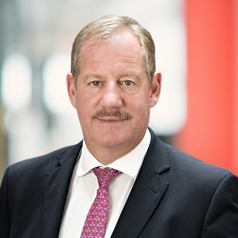 Headshot of Ralf Kalmbach