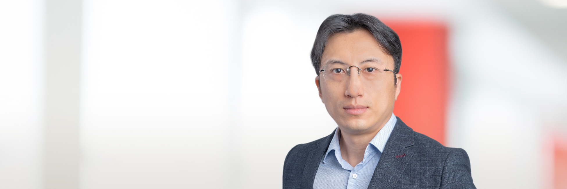 Headshot of Derek Deng