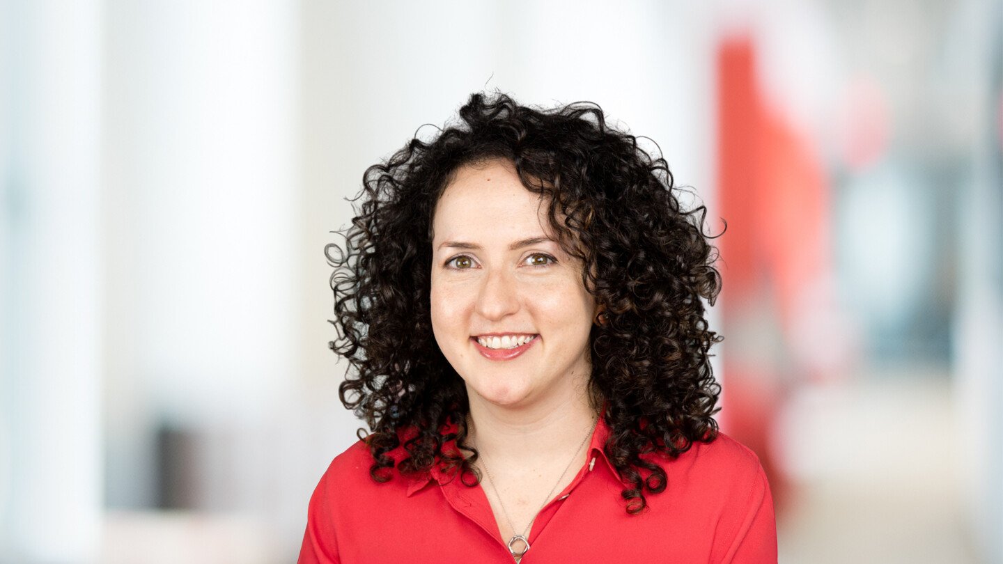 Headshot of Julie Blitzer