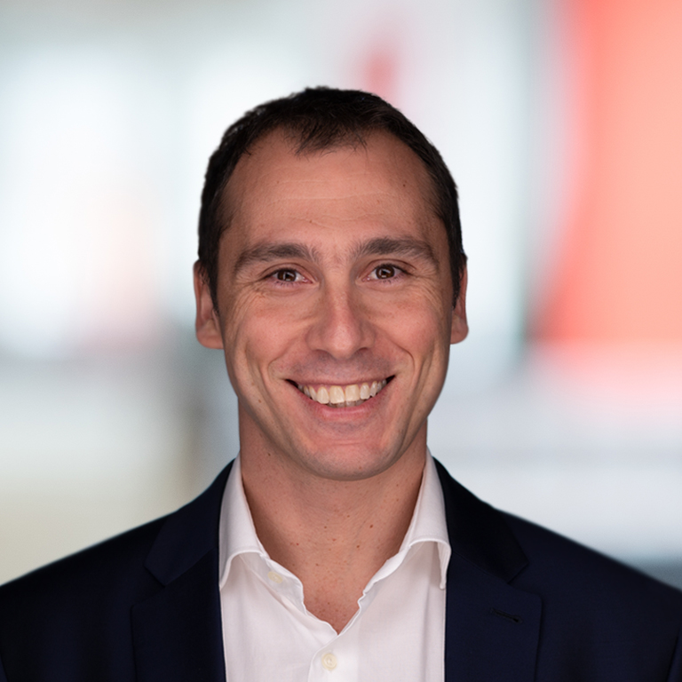 Headshot of Arián Krakov