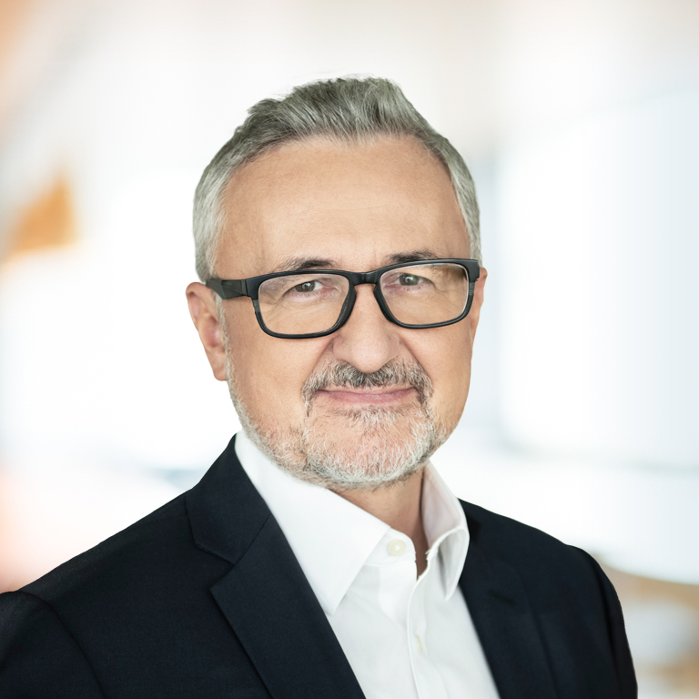 Headshot of Jacek Po?wiata