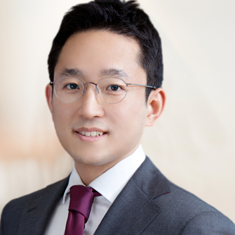 Headshot of Dongwook Lee