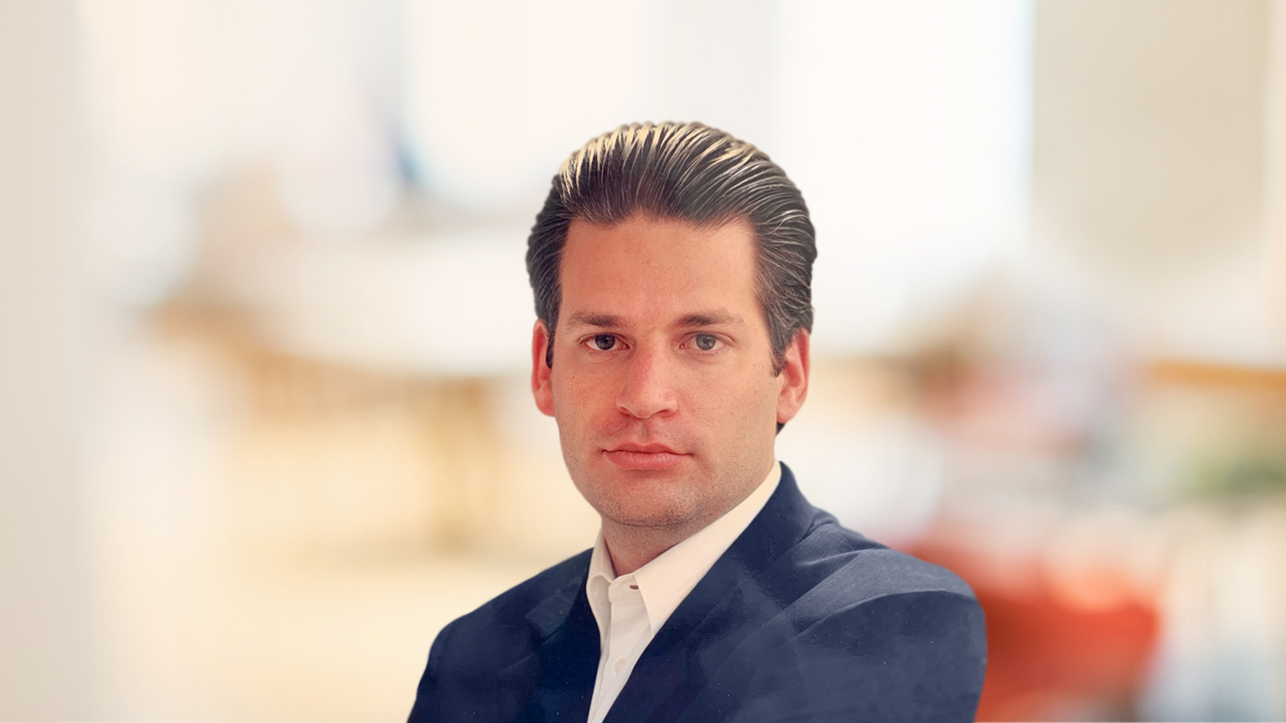 Headshot of Ruy Santiago