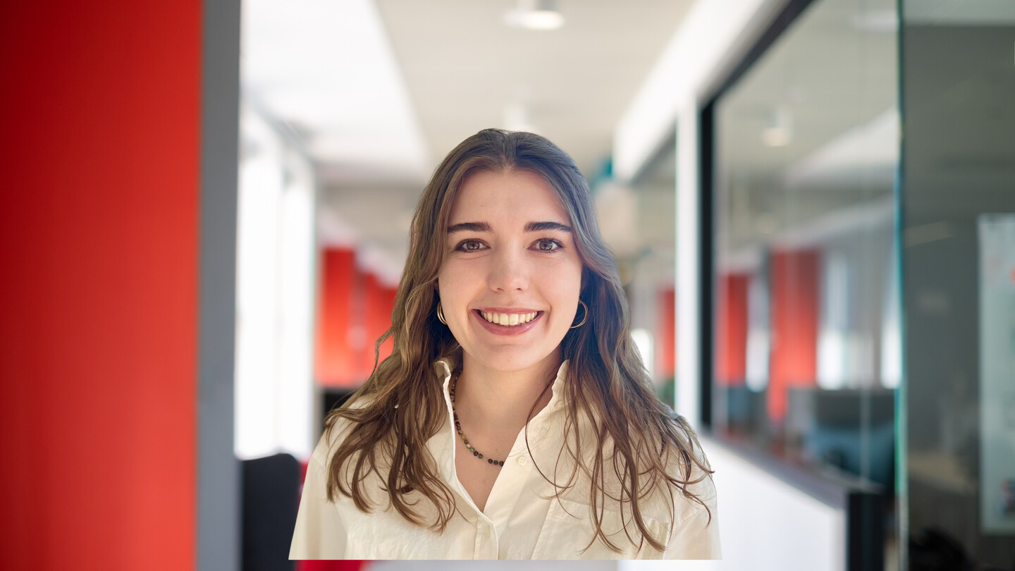 Headshot of Sarah Dean