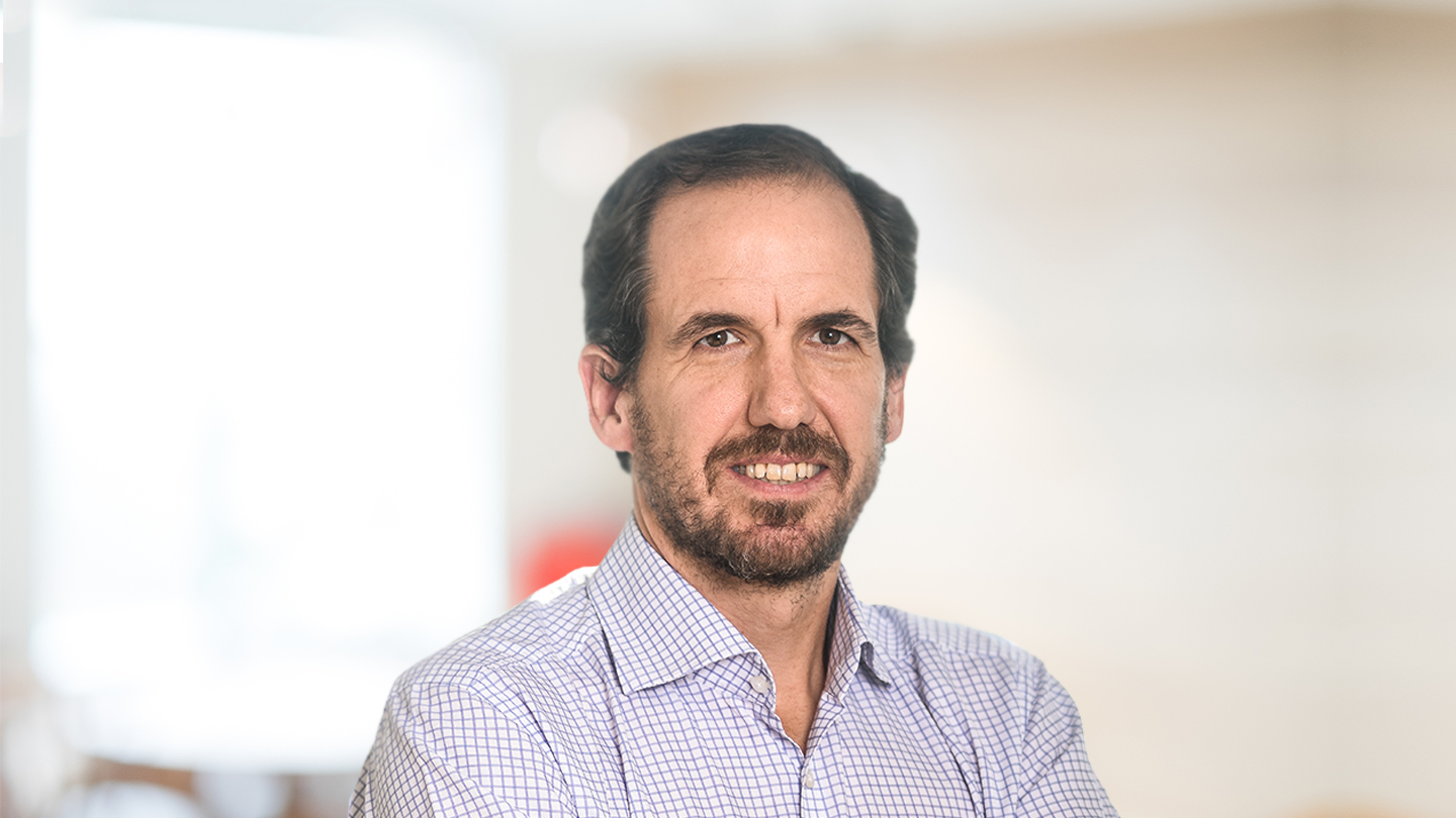 Headshot of Ricardo Gold