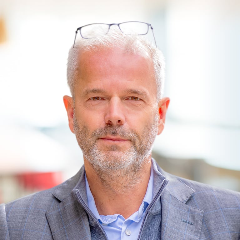 Headshot of Ernst van Duijn