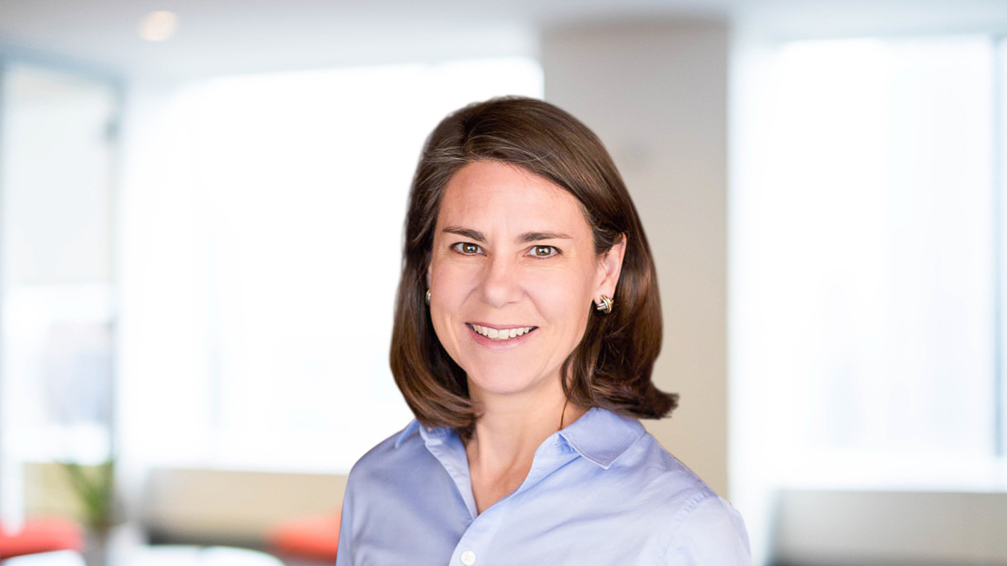 Headshot of Heidi Deringer