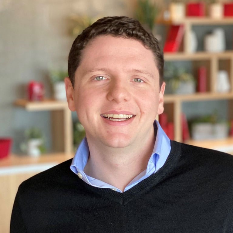 Headshot of Gardiner Kreglow