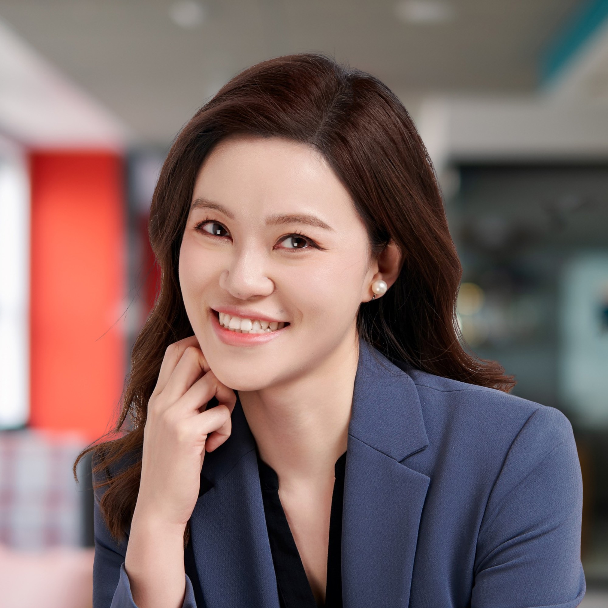 Headshot of Miya  Wang