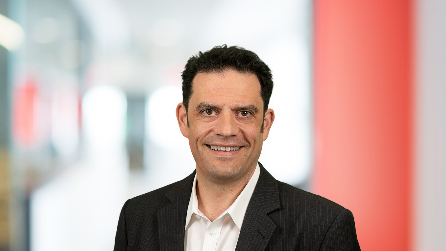 Headshot of Eric Zayer