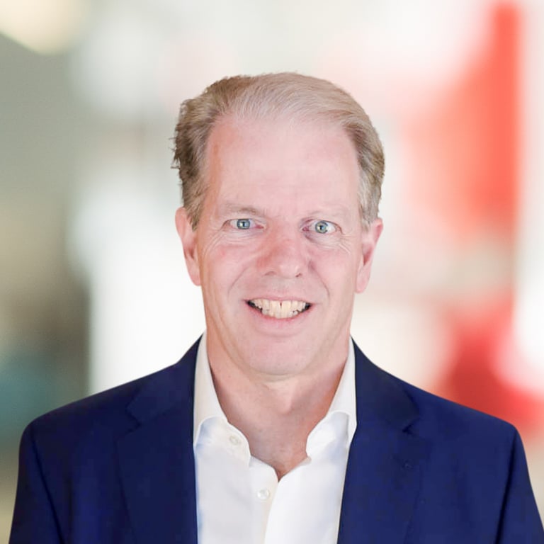 Headshot of Henrik Naujoks