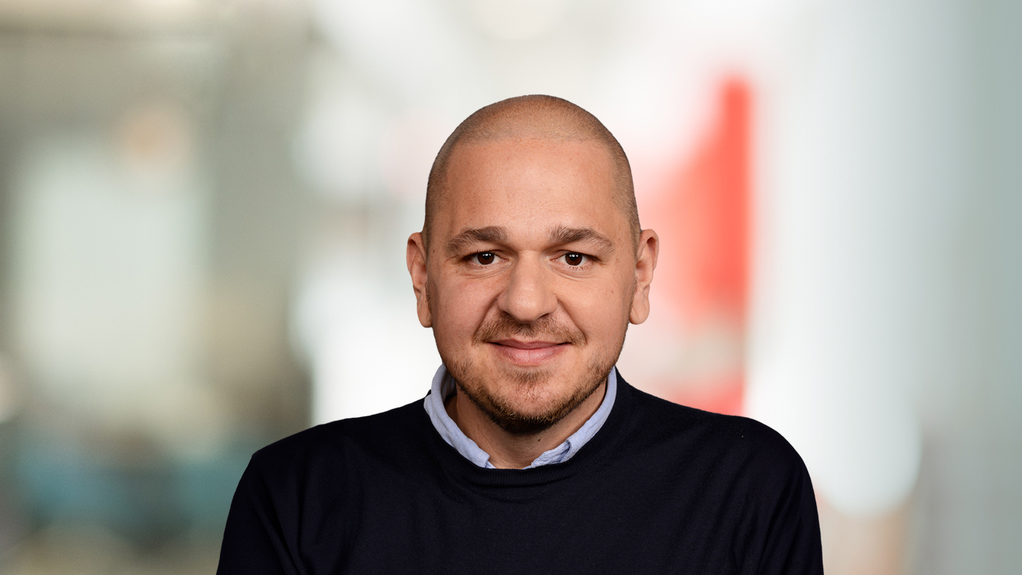 Headshot of Sebastian Schömann