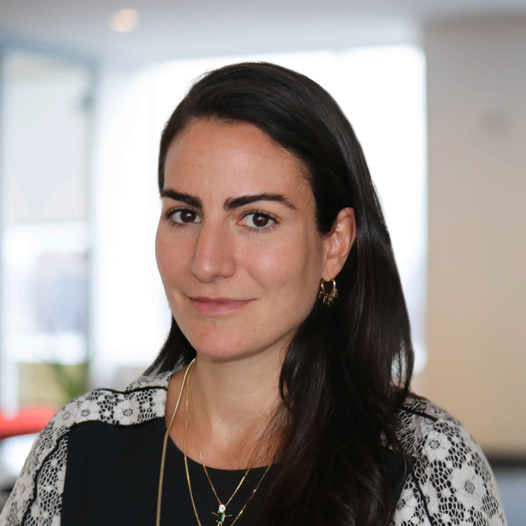 Headshot of Luiza Cerri