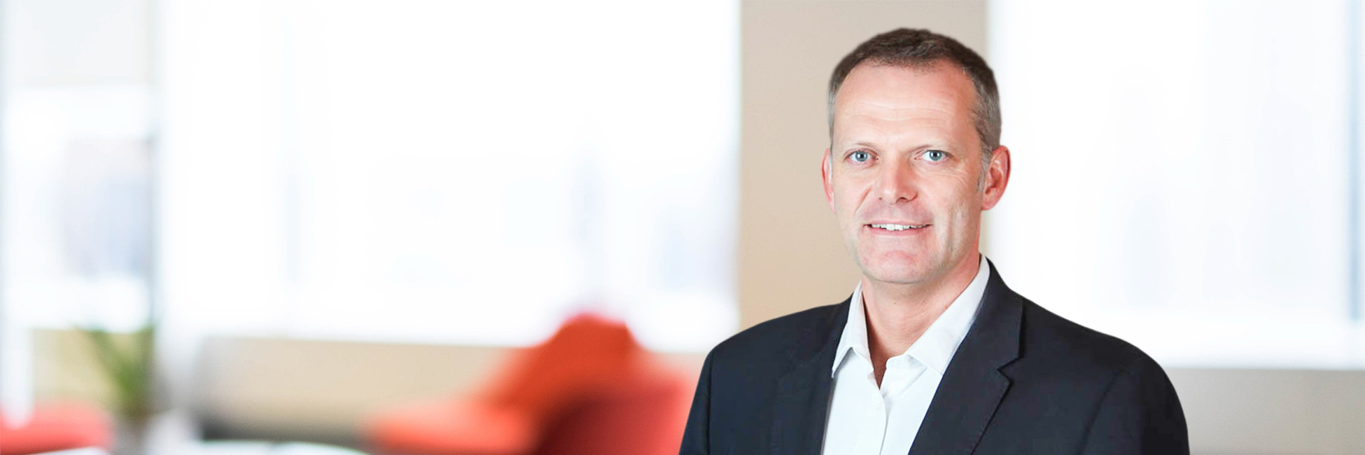 Headshot of Simon Henderson