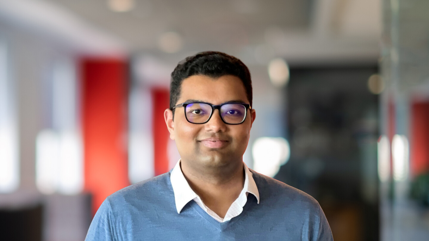 Headshot of Sriram Narayanamoorthy