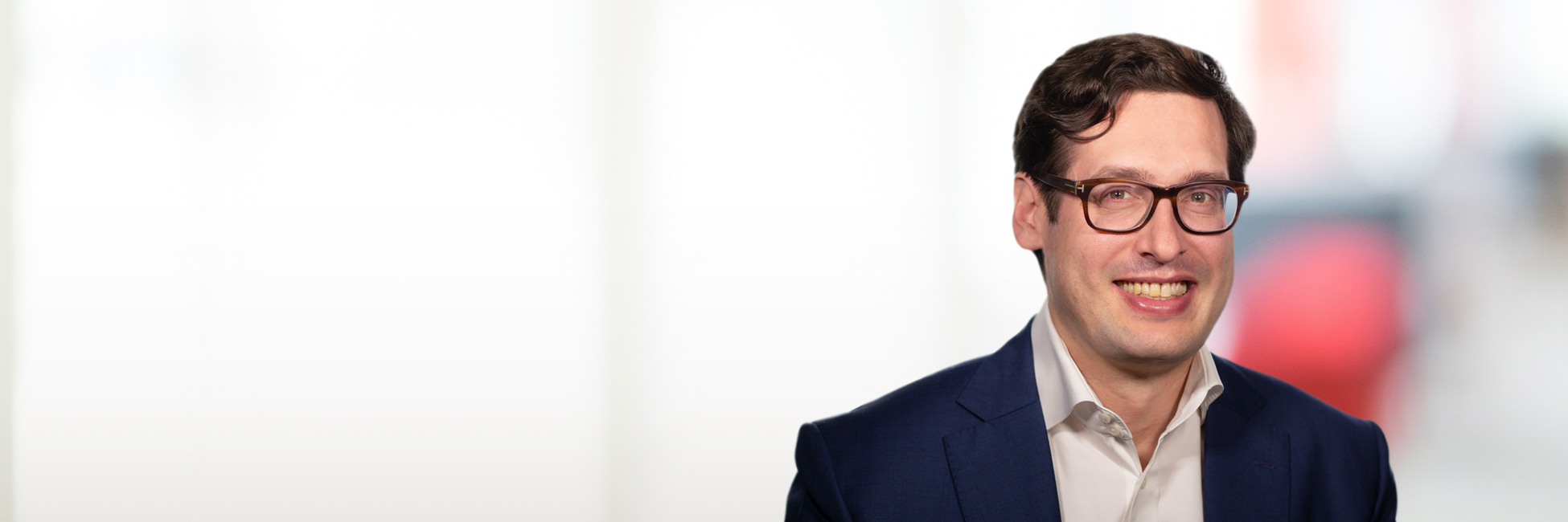 Headshot of Martin Niederste-Ostholt