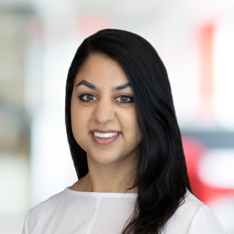 Headshot of Nina Saxena