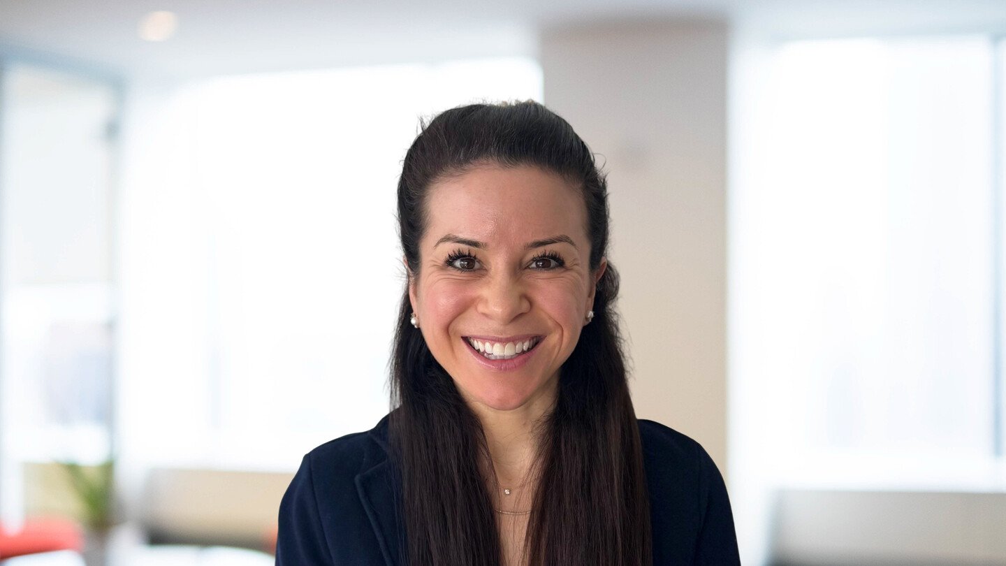 Headshot of Hanna Kadesch