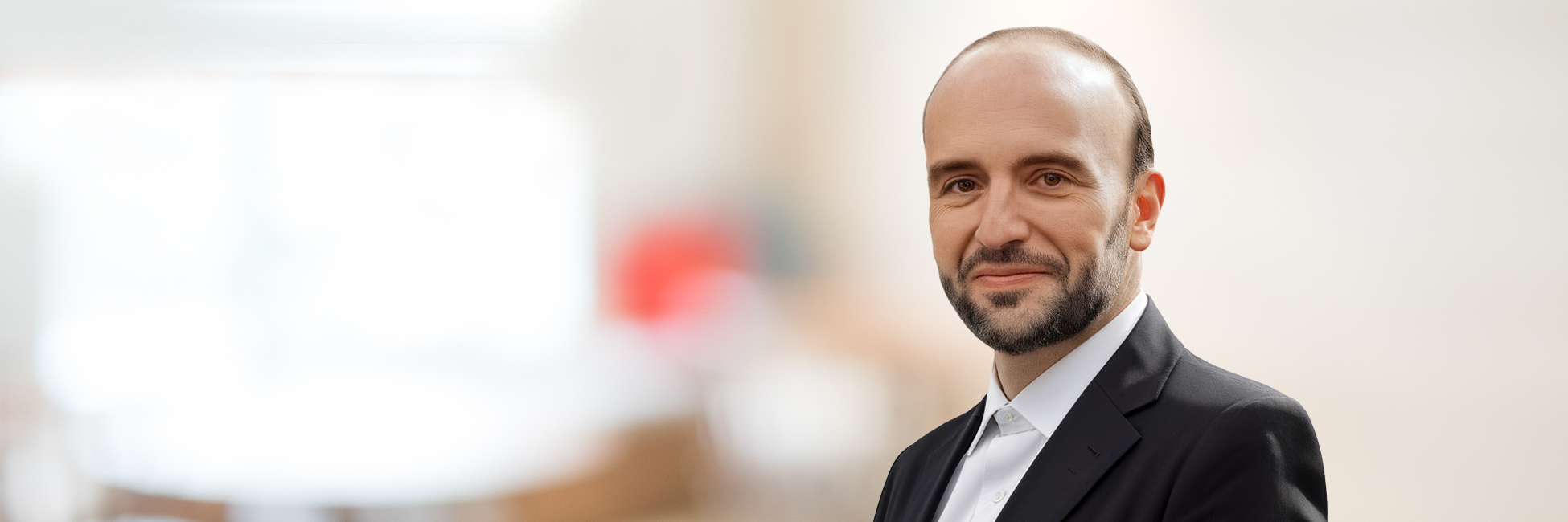 Headshot of Alejandro Llorente